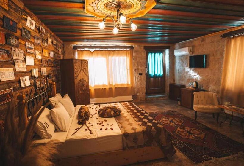 اتاق سوپریور با تخت بزرگ, çavuşin Cave House Cappadocia