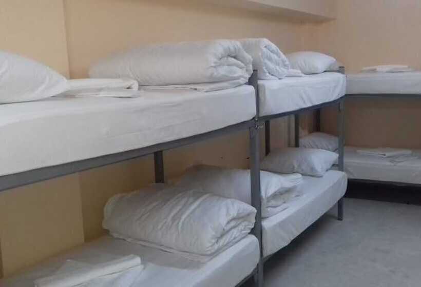 تختخواب در اتاق مشترک, Karyola Otel   Caters To Men