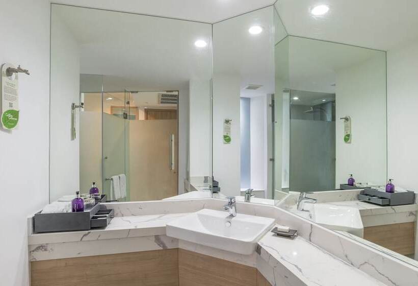Номер Deluxe, Centara Ao Nang Beach Resort & Spa Krabi, Sha Plus