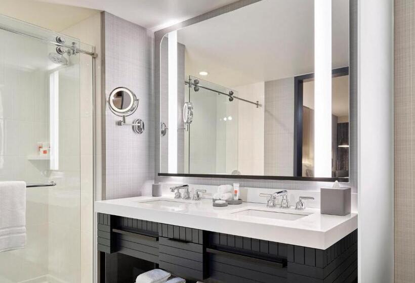 Люкс, Loews Kansas City