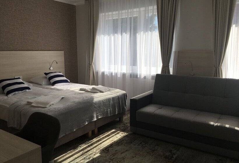 标准三人间, Willa Nest