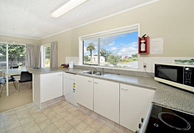 Апартаменты 3 Спальни, Takapuna Motor Lodge