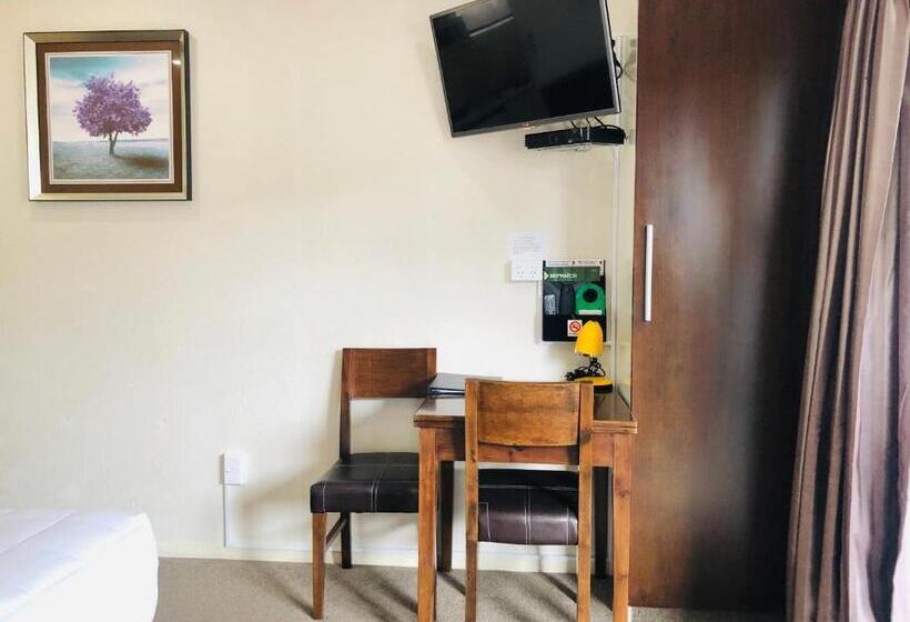 수피리어 스튜디오, Tudor Court Motor Lodge