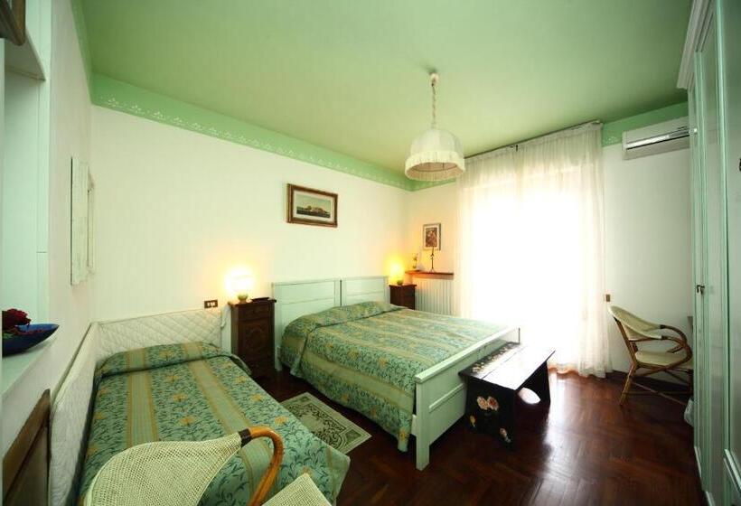 اتاق استاندارد سه نفره, B&b Francesco In Assisi