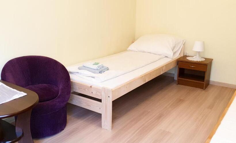 اتاق استاندارد با سرویس بهداشتی مشترک, Etna   Hostel  Noclegi Rzeszów