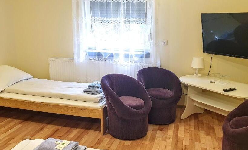 اتاق استاندارد چهار تخته, Etna   Hostel  Noclegi Rzeszów