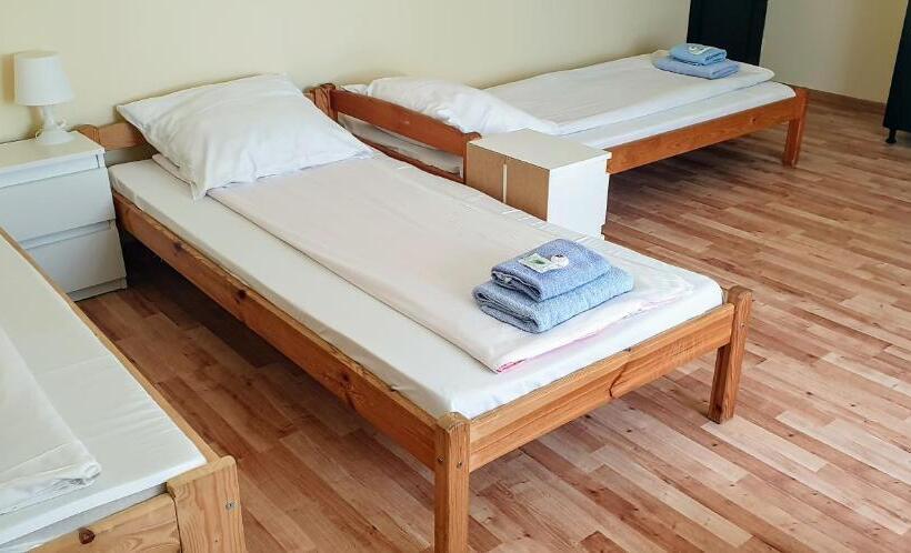 اتاق استاندارد چهار تخته, Etna   Hostel  Noclegi Rzeszów