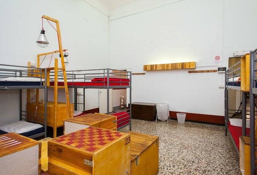 تختخواب در اتاق مشترک, Ostellin Genova Hostel