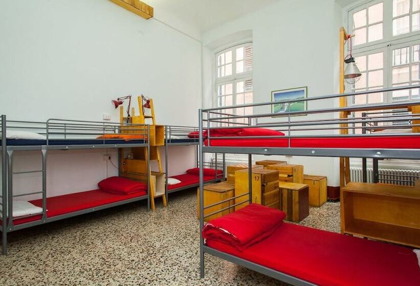 تختخواب در اتاق مشترک, Ostellin Genova Hostel