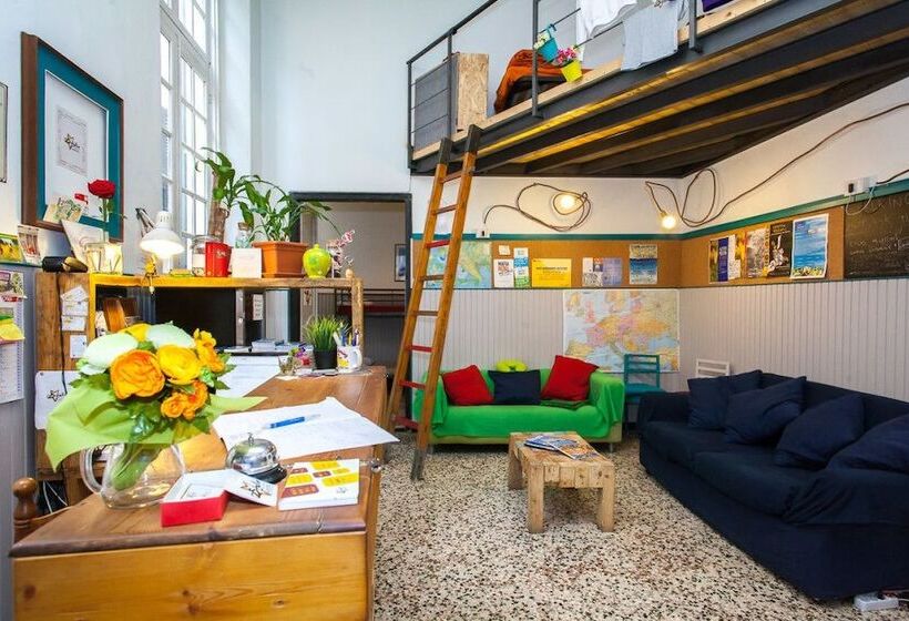 تختخواب در اتاق مشترک, Ostellin Genova Hostel