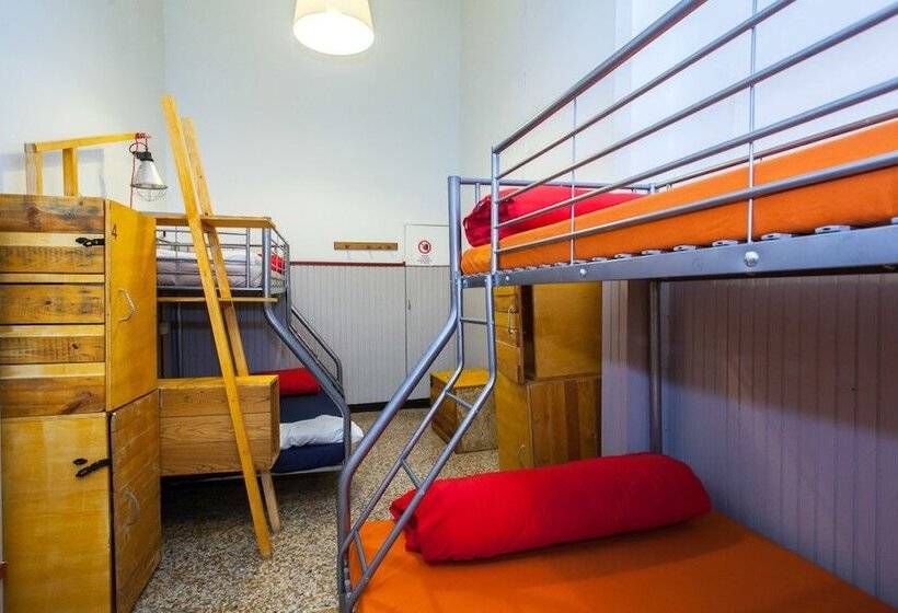 تختخواب در اتاق مشترک, Ostellin Genova Hostel