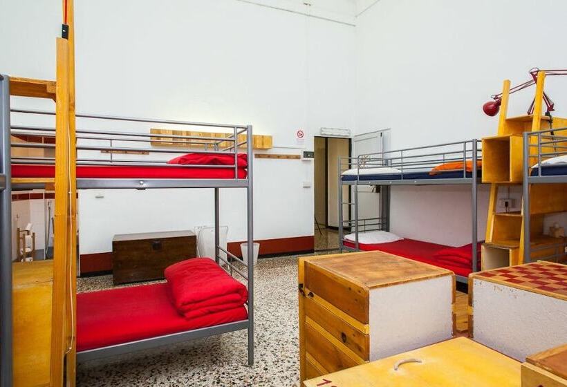 تختخواب در اتاق مشترک, Ostellin Genova Hostel