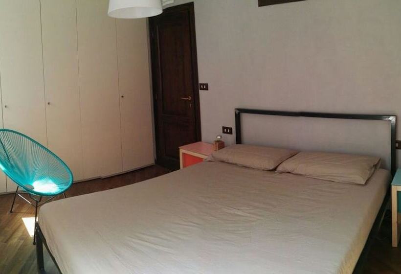 اتاق استاندارد با سرویس بهداشتی مشترک, Ostellin Genova Hostel