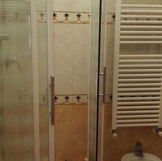 اتاق استاندارد چهارنفره با سرویس بهداشتی مشترک, Ostellin Genova Hostel