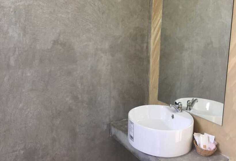 خانه یا کلبه ی ییلاقی با نمای استخر, Feel At Chill Resort Kohchang