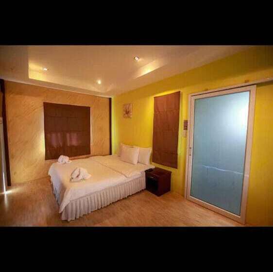 خانه یا کلبه ی ییلاقی با نمای استخر, Feel At Chill Resort Kohchang