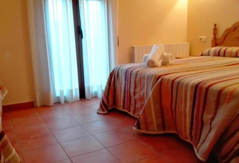 Номер Стандарт Трехместный, Hostal La Vega