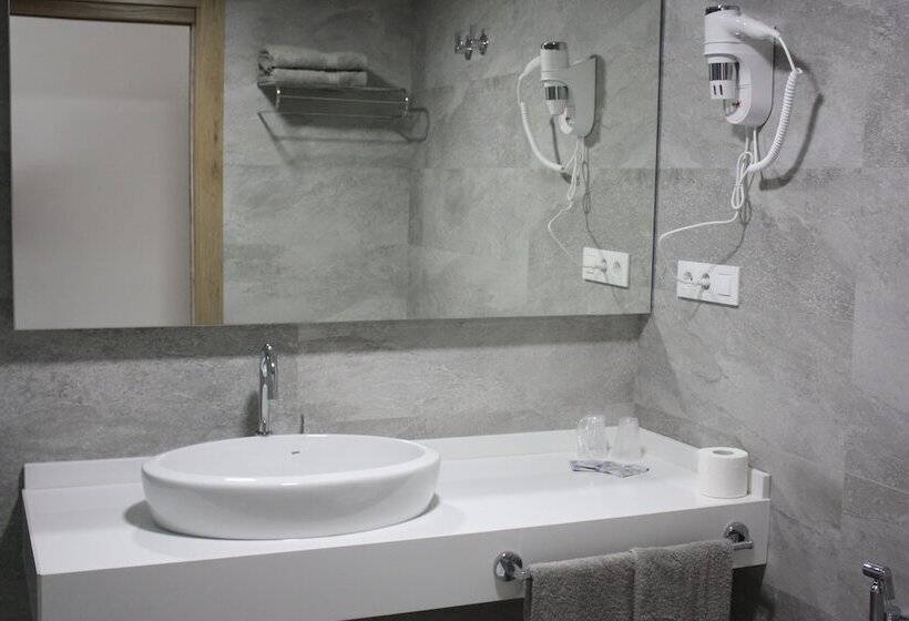 اتاق لوکس, Hostal Cervantes Playa