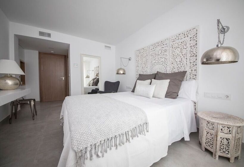 اتاق لوکس, Hostal Cervantes Playa