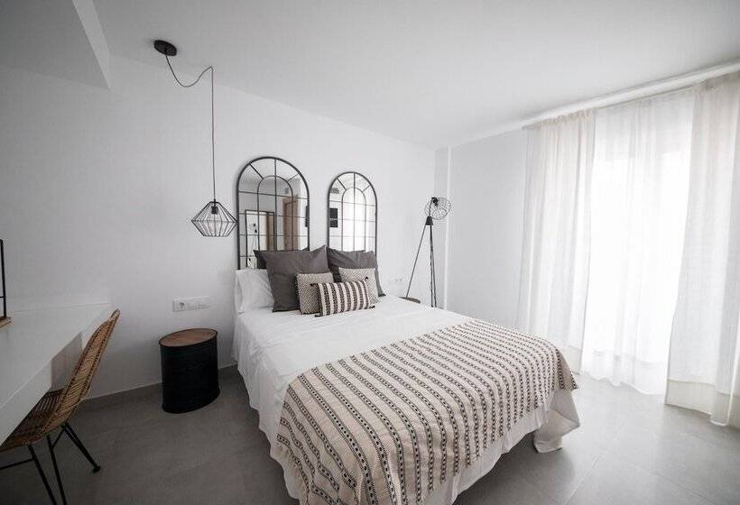 اتاق لوکس, Hostal Cervantes Playa