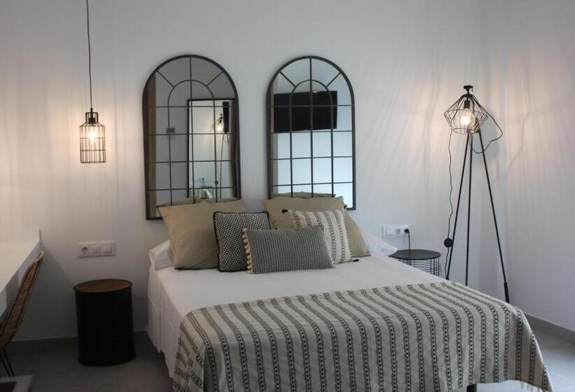 اتاق لوکس, Hostal Cervantes Playa