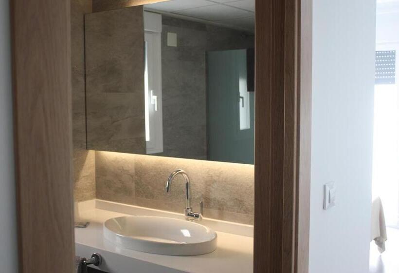 اتاق لوکس, Hostal Cervantes Playa