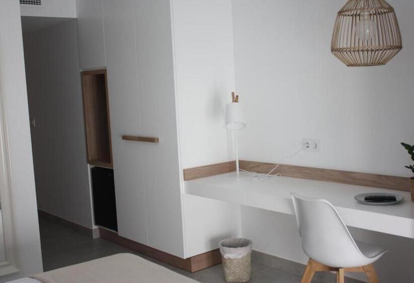 اتاق لوکس, Hostal Cervantes Playa