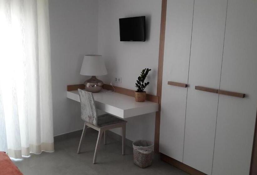 اتاق سوپریور, Hostal Cervantes Playa