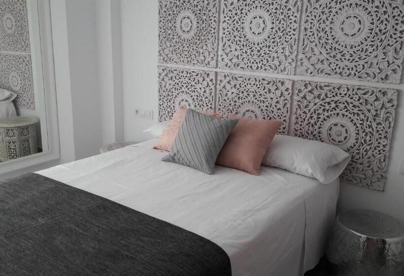 اتاق سوپریور, Hostal Cervantes Playa