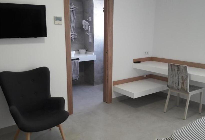 اتاق سوپریور, Hostal Cervantes Playa