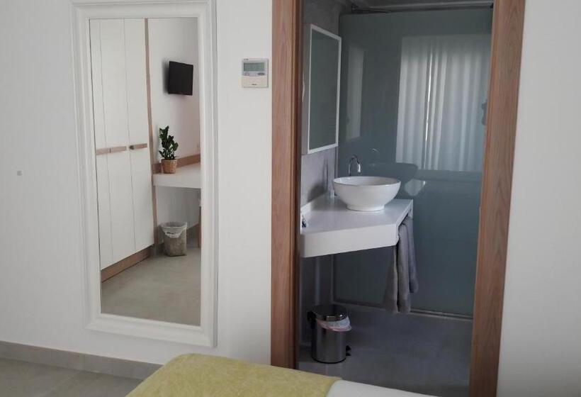 اتاق سوپریور, Hostal Cervantes Playa