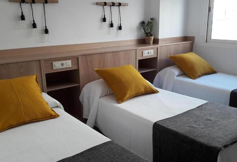 اتاق سوپریور سه تخته, Hostal Cervantes Playa