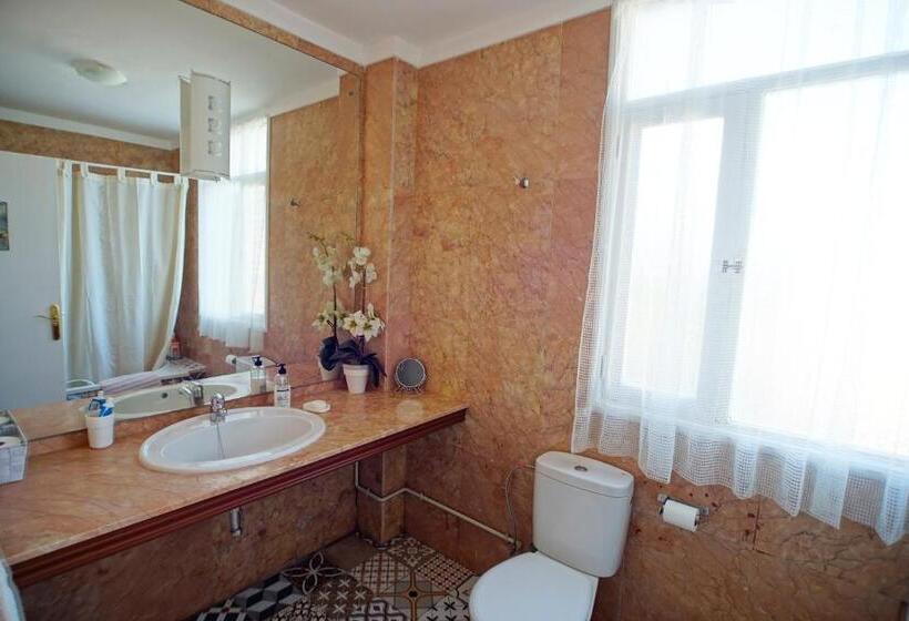 Quarto Familiar Banheiro Compartilhado, Casa Kilig