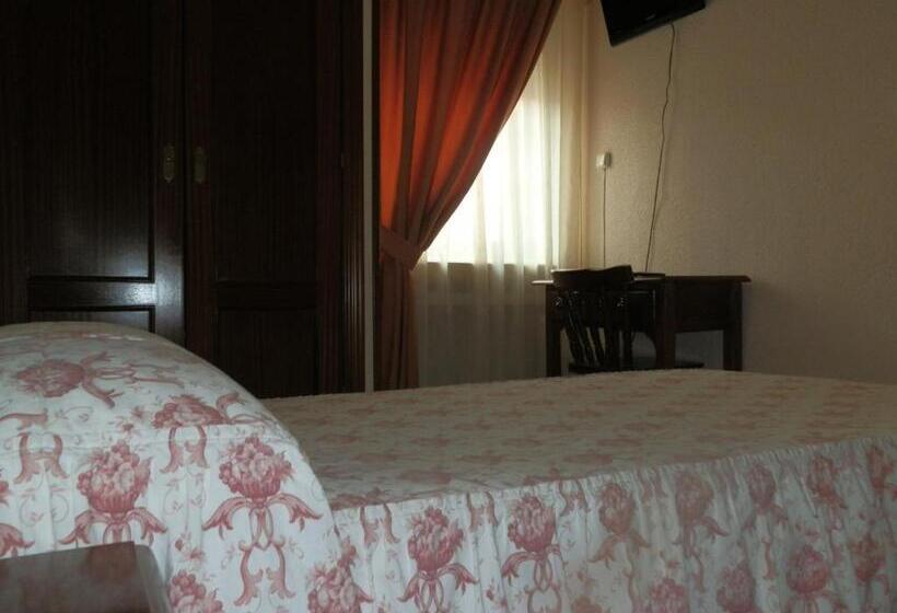 اتاق استاندارد یک نفره, Hostal San Poul