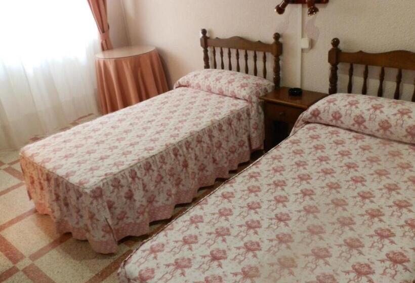 اتاق استاندارد سه نفره, Hostal San Poul