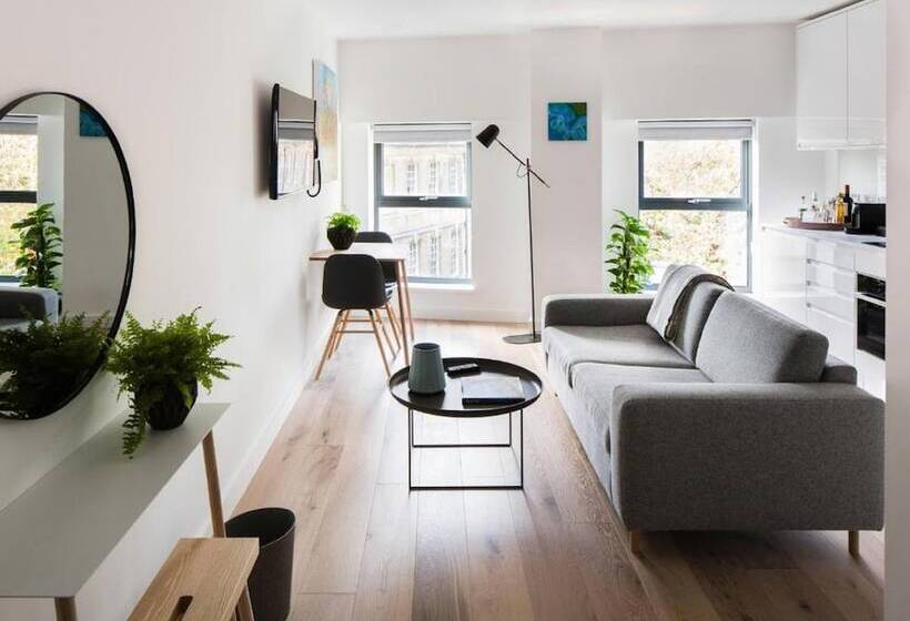 스탠다드 스튜디오, Hiding Space   Westgate Apartments