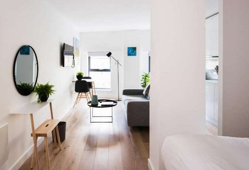 스탠다드 스튜디오, Hiding Space   Westgate Apartments