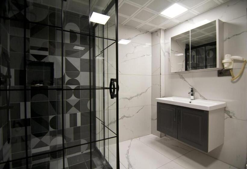 اتاق لوکس سه تخته, Paris Garden Hotel Istanbul
