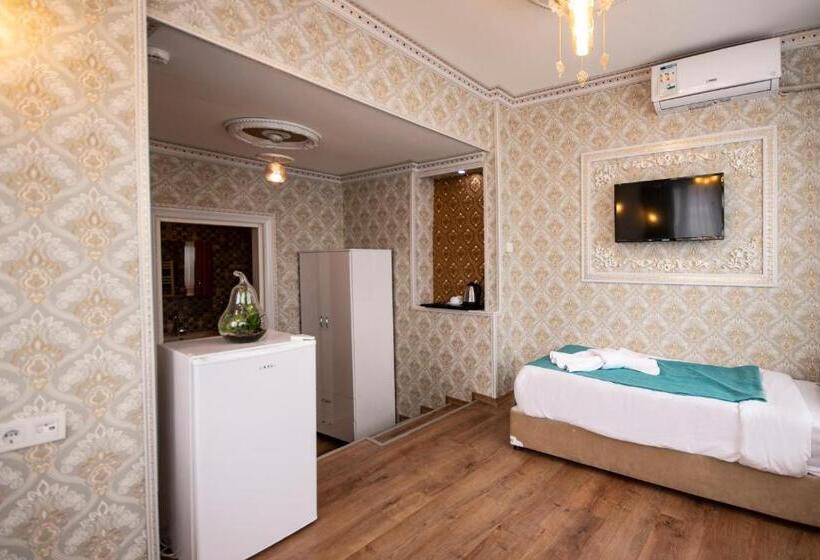 اتاق سه نفره دلوکس با چشم‌انداز دریا, Paris Garden Hotel Istanbul