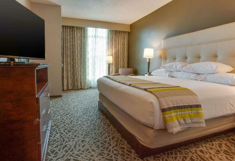 Люкс Deluxe Кровать Кинг, Drury Inn & Suites Huntsville Space & Rocket Center