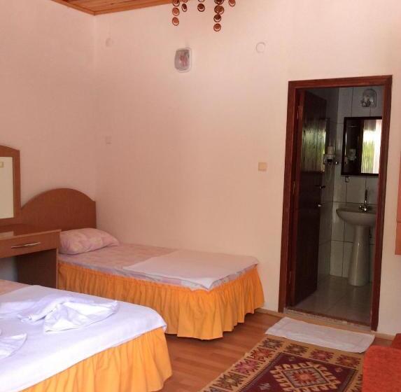 Трехместный Номер Стандарт с Балконом, Sunset Boutique Hotel & Apartments