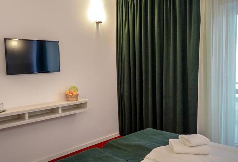 Quarto Estandar com Sacada, Cirus