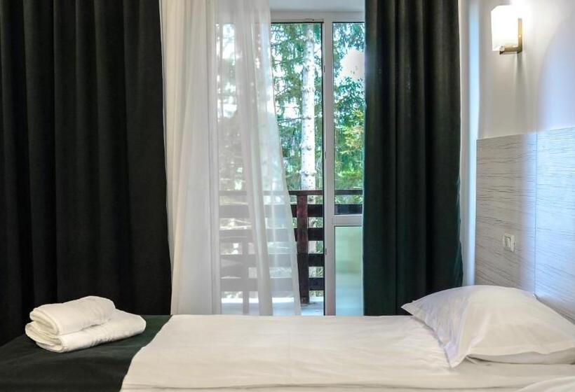 Quarto Estandar com Sacada, Cirus