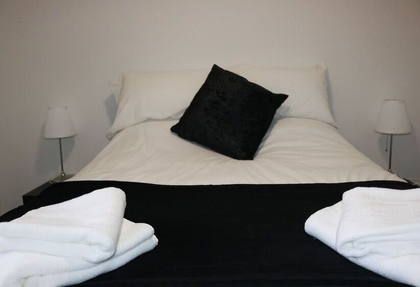 غرفة قياسية, Moorside Lodge