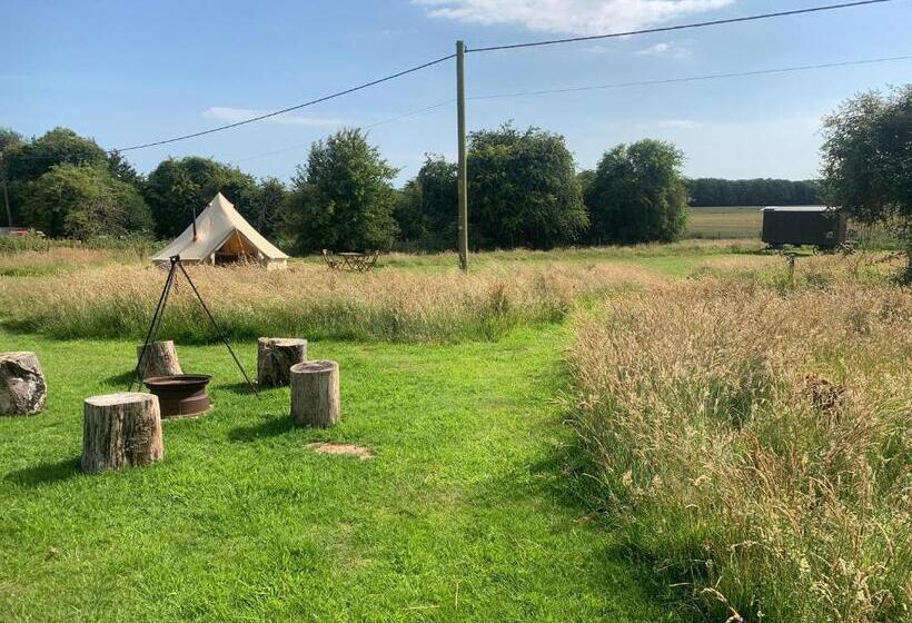 Standard Tent, Sindles Farm