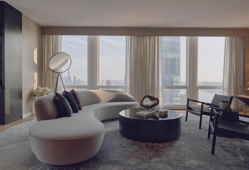 سوئیت با تخت بزرگ, Equinox Hotel Hudson Yards New York City