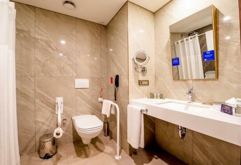 اتاق استاندارد با تخت بزرگ برای معلولان, Doubletree By Hilton Antalya City Centre