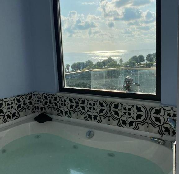 스위트 킹사이즈 침대, Livaneli Boutique Otel