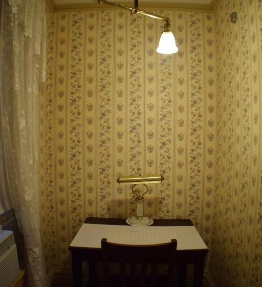 اتاق استاندارد, The Hancock House Bed & Breakfast Inn