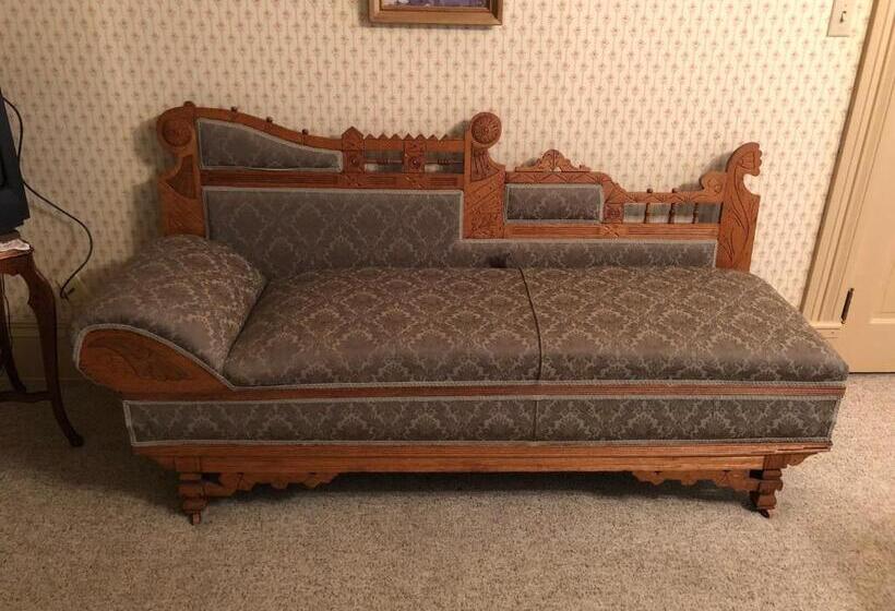 اتاق استاندارد, The Hancock House Bed & Breakfast Inn